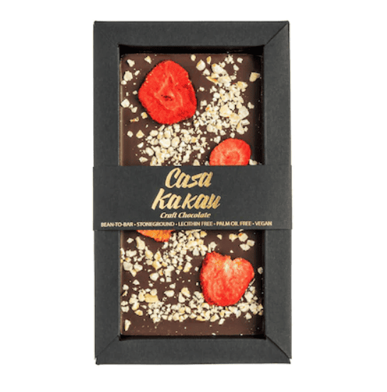 Ciocolata artizanala neagra cu capsuni liofilizate si alune, 70g, Casa Kakau 1 Ciocolata artizanala neagra cu capsuni liofilizate si alune